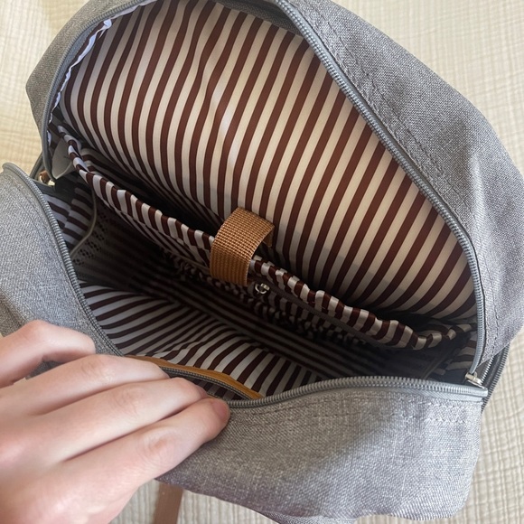 Parker Baby Co. Birch Bag Diaper Backpack grey with brown accent - Picture 2 of 6